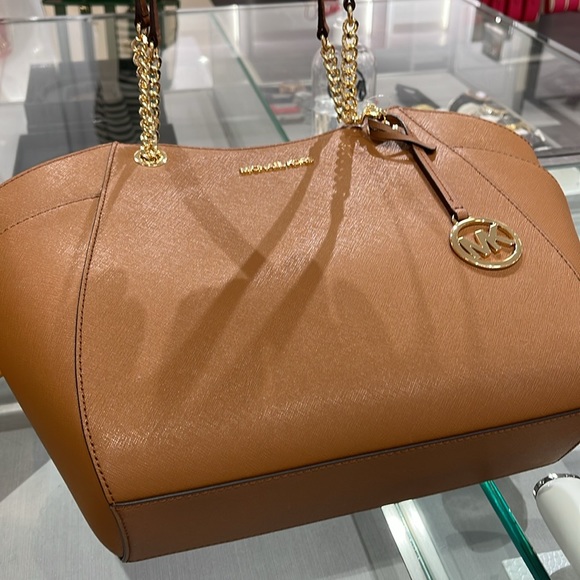 Michael Kors MICHAEL KORS 
Jet Set Large Saffiano Leather Shoulder Tote Bag

NWT - Picture 6 of 16